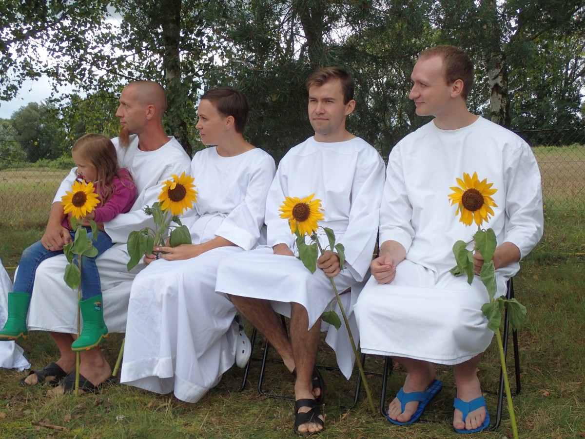 Nowo ochrzczeni członkowie zboru ze słonecznikami — chrzest w Kosewie, 2017